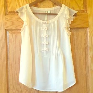 NWT short sleeve blouse. Size XS.